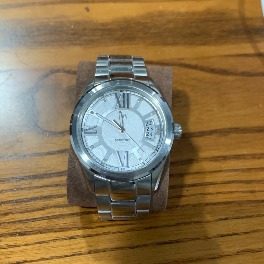 Elegant Silver Men's Watch with Roman Numerals